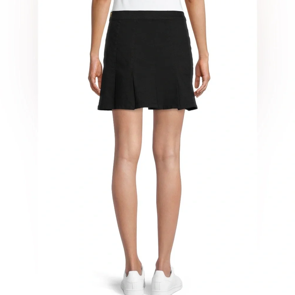 No Boundaries Junior's Black Pleated Skirt